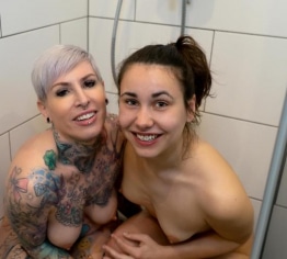 NS Dusche mit Teenie Göre Jenny Stella