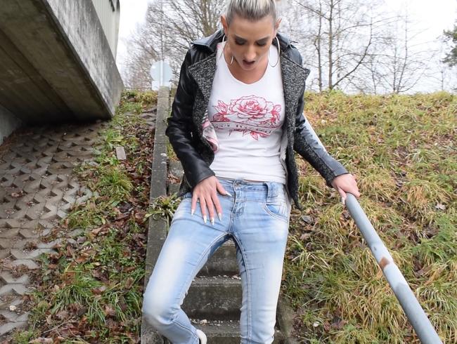 Jeans Piss mit Outdoor Squirt