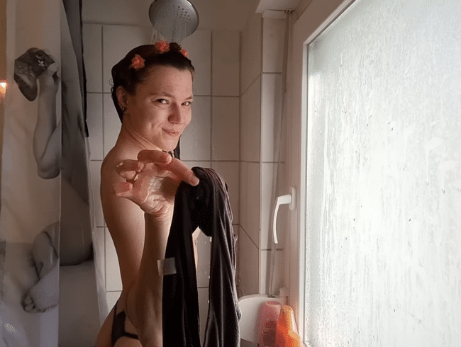 Upsi…EMBARGING ACCIDENT in the shower!! - UNCUT