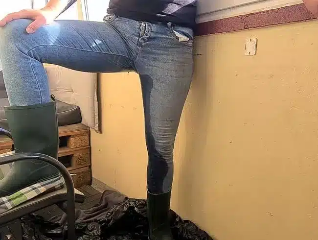 Jeans piss with rubber boots