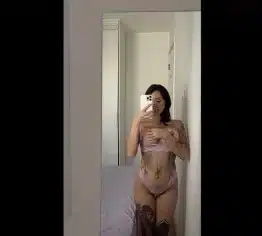 Latina zeigt sich zum ersten Mal nackt!!!