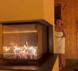 Heiß und Feucht in der Kamin Sauna