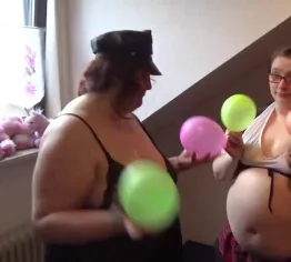 fetisch mit Freundin und luftballons