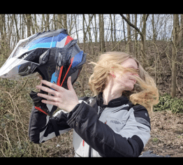 Ohne Maske besonderes Video! Ein Jahr Bikergirl_97