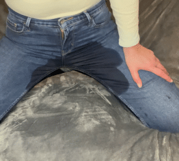 Couchgeflüster - Entspanntes Pissen in Jeans