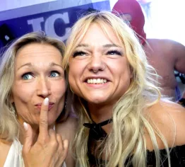 SEX-PARTY Deutschlands verhurteste Blondinen lassen sich AO ficken