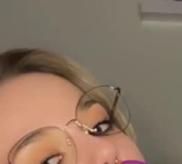Titel: Dildo Blowjob Show - Nur ein Vorgeschmack auf das, was live passiert!