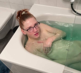 Nie hab ich meine Ruhe! Stepro greift mich beim Baden ab